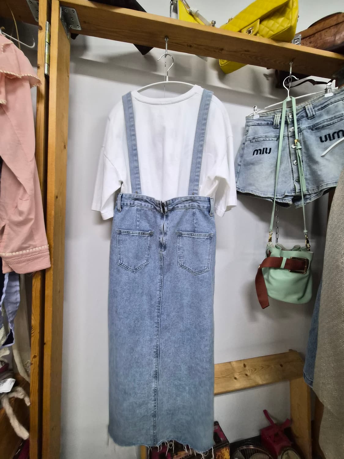 beige 핀턱 자켓. 데님 멜빵 슬릿 원피스 상품이미지8