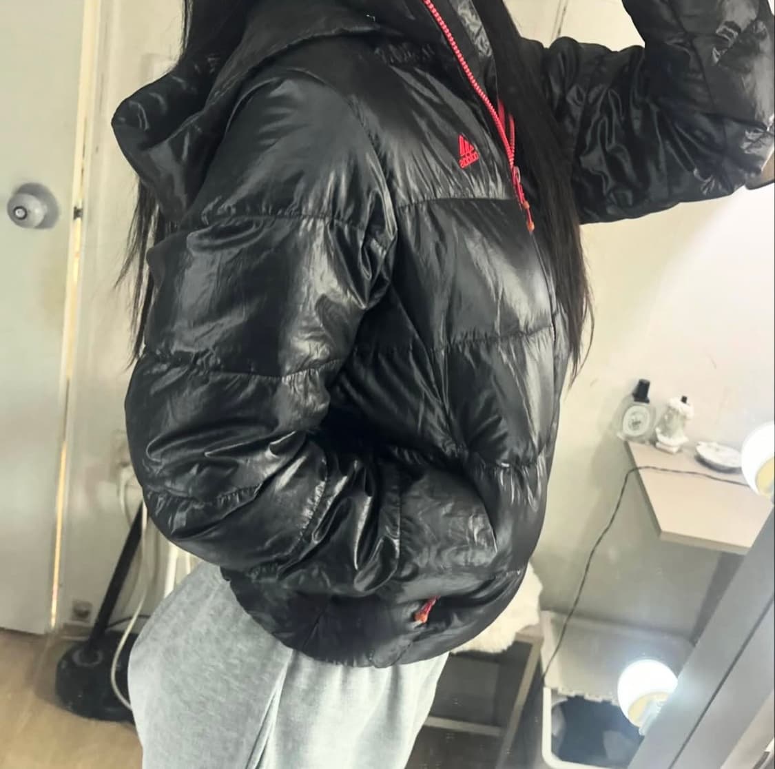 아디다스 검빨 유광 후드 패딩 🖤❤️ 상품이미지2