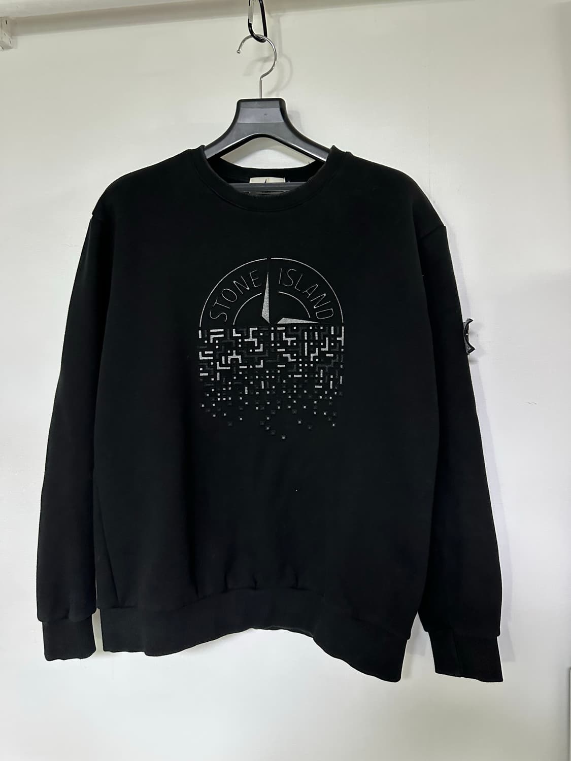 스톤아일랜드 블랙 프린팅 맨투맨 54 상품이미지1