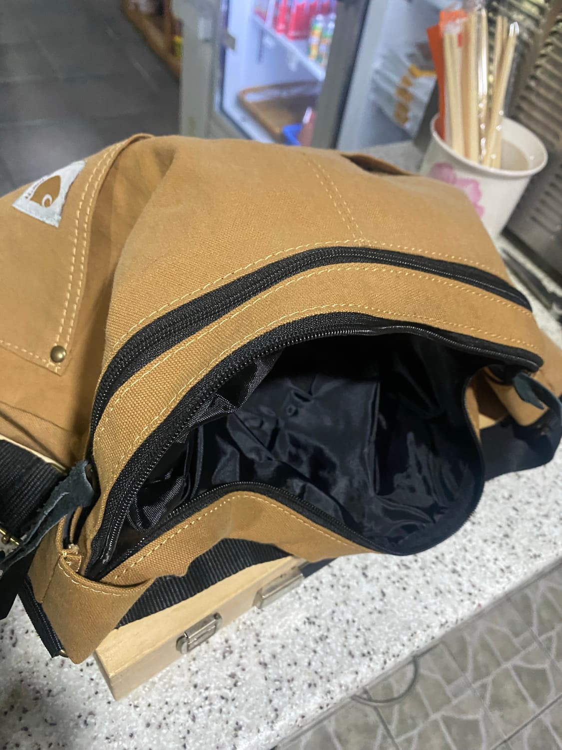 칼하트 브라운 크로스백(백팩가능) 상품이미지3