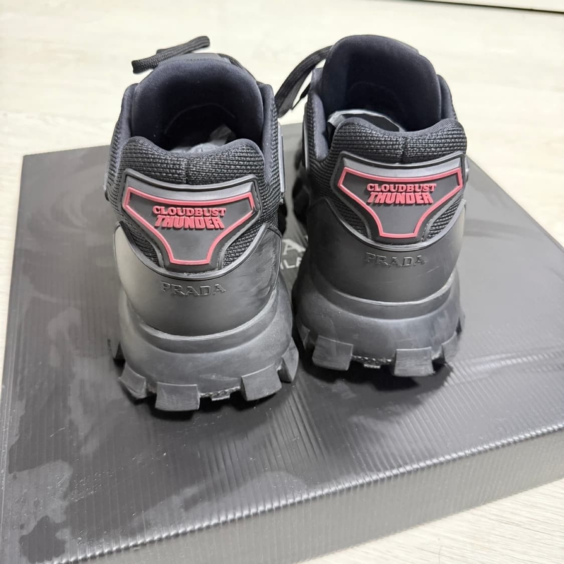 프라다 클라우드 버스트 썬더 상품이미지2