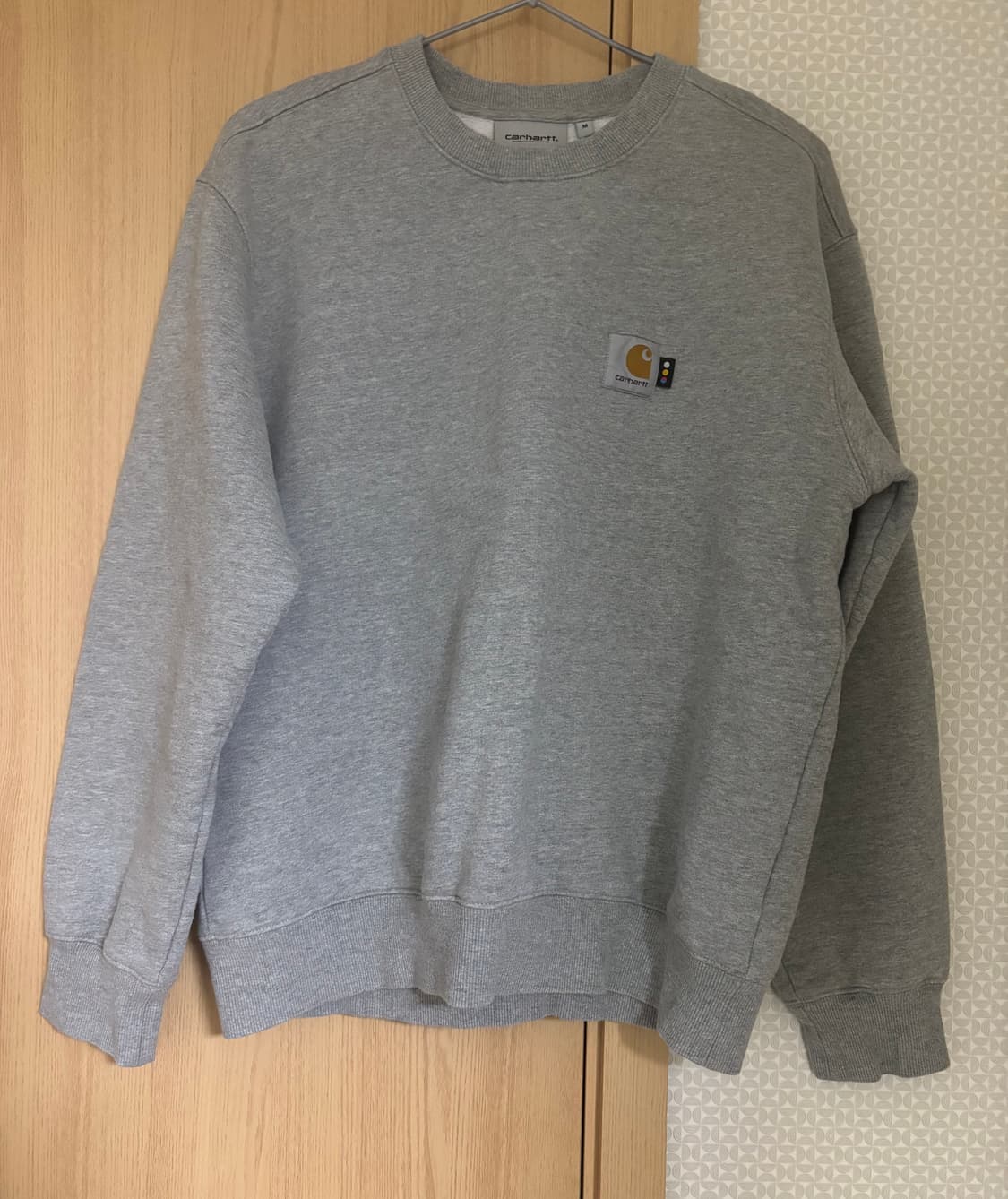 칼하트 아이앱 콜라보 맨투맨 상품이미지1