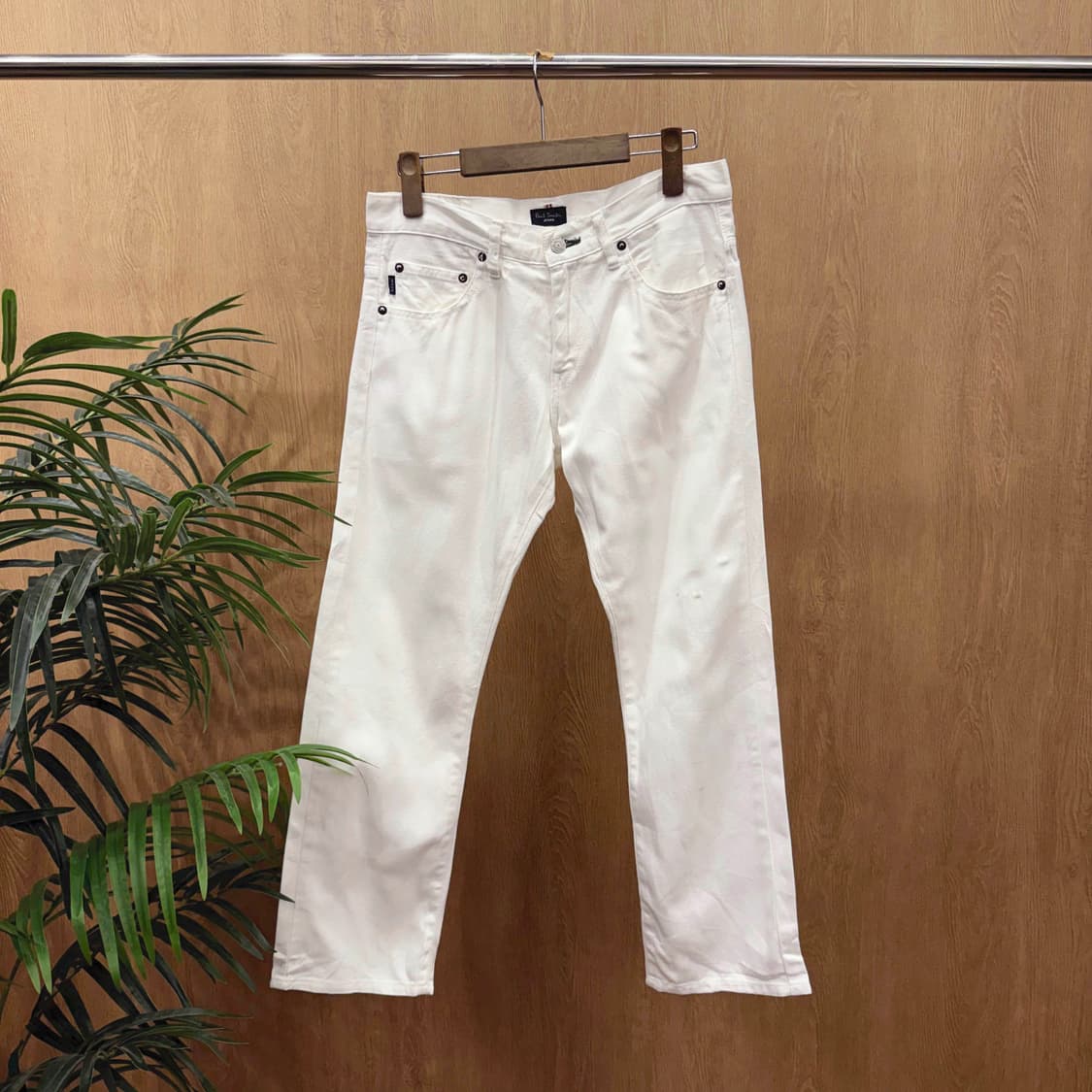 폴스미스 팬츠 5포켓 구조 메탈 리벳 디테일 스트레이트 핏 화이트 상품이미지1