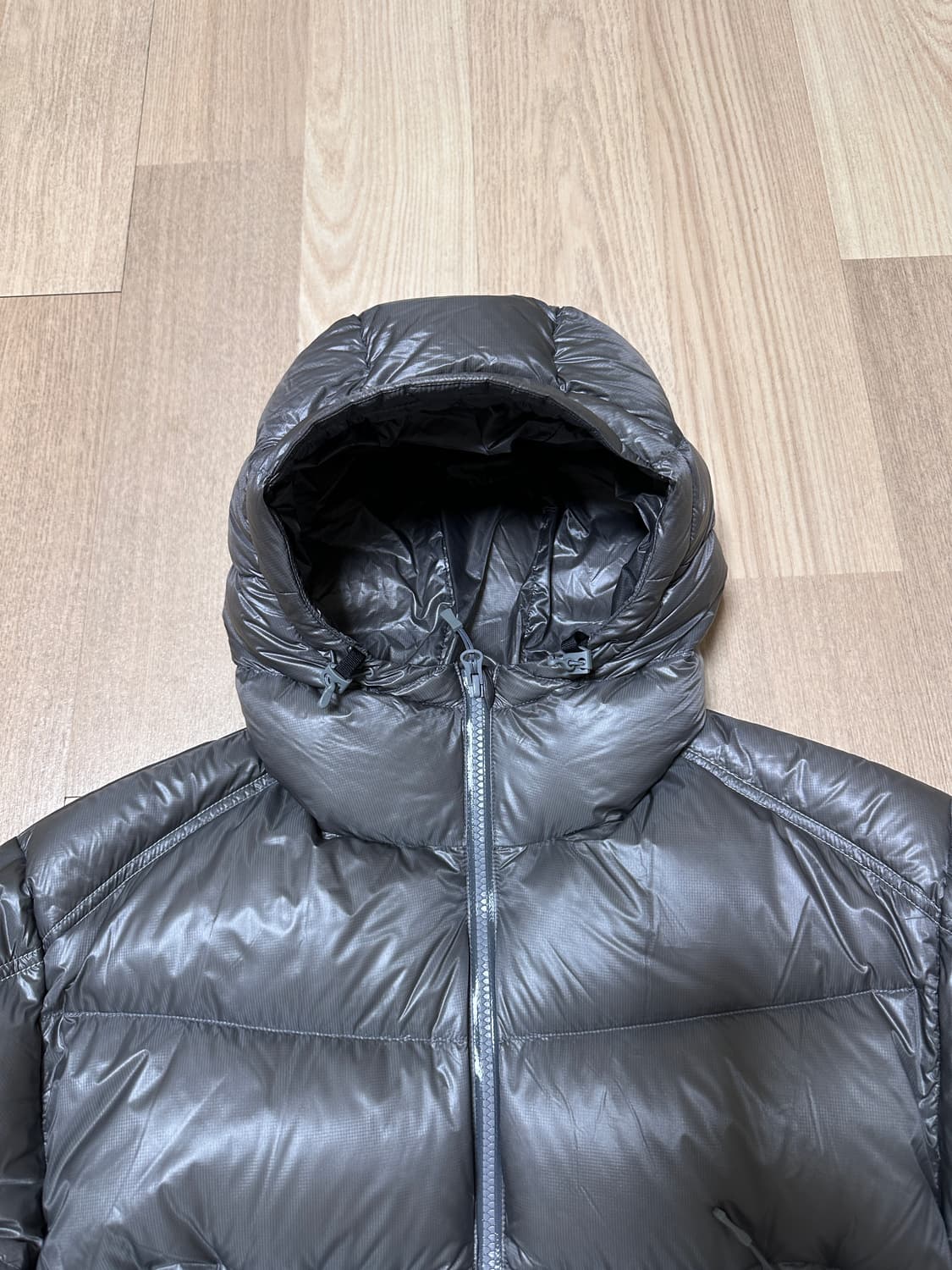 [25FW] 어반사이드 에일러론 프로 900 UL 후드 다운 재킷 메탈릭 상품이미지2