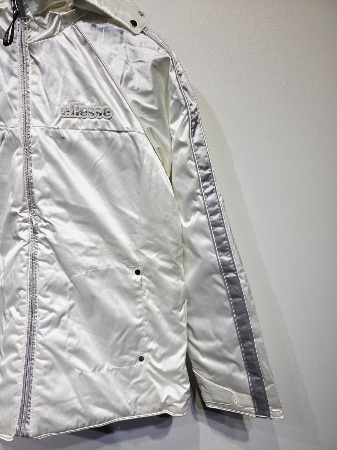 엘레쎄. 화이트 광택 후드 패딩 점퍼_95 상품이미지4