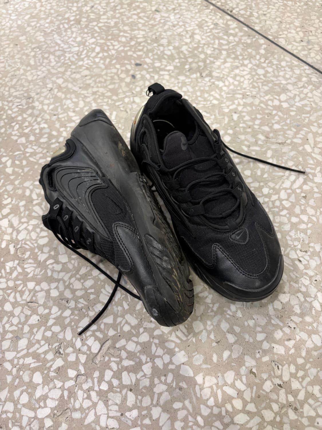 Nike All Black Low Profile Trail Sneaker 상품이미지3