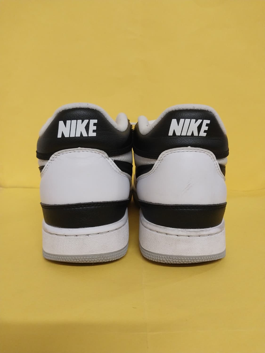 남성 나이키 맥 어택 QS SP 블랙앤화이트 운동화 (285) 상품이미지4