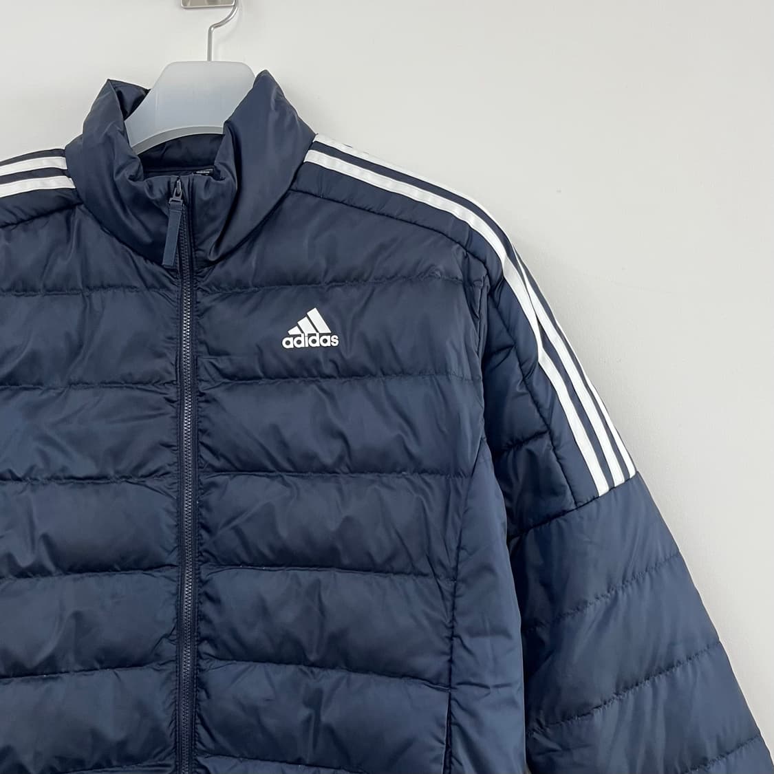 아디다스 에센셜 네이비 덕다운 경량패딩 상품이미지4