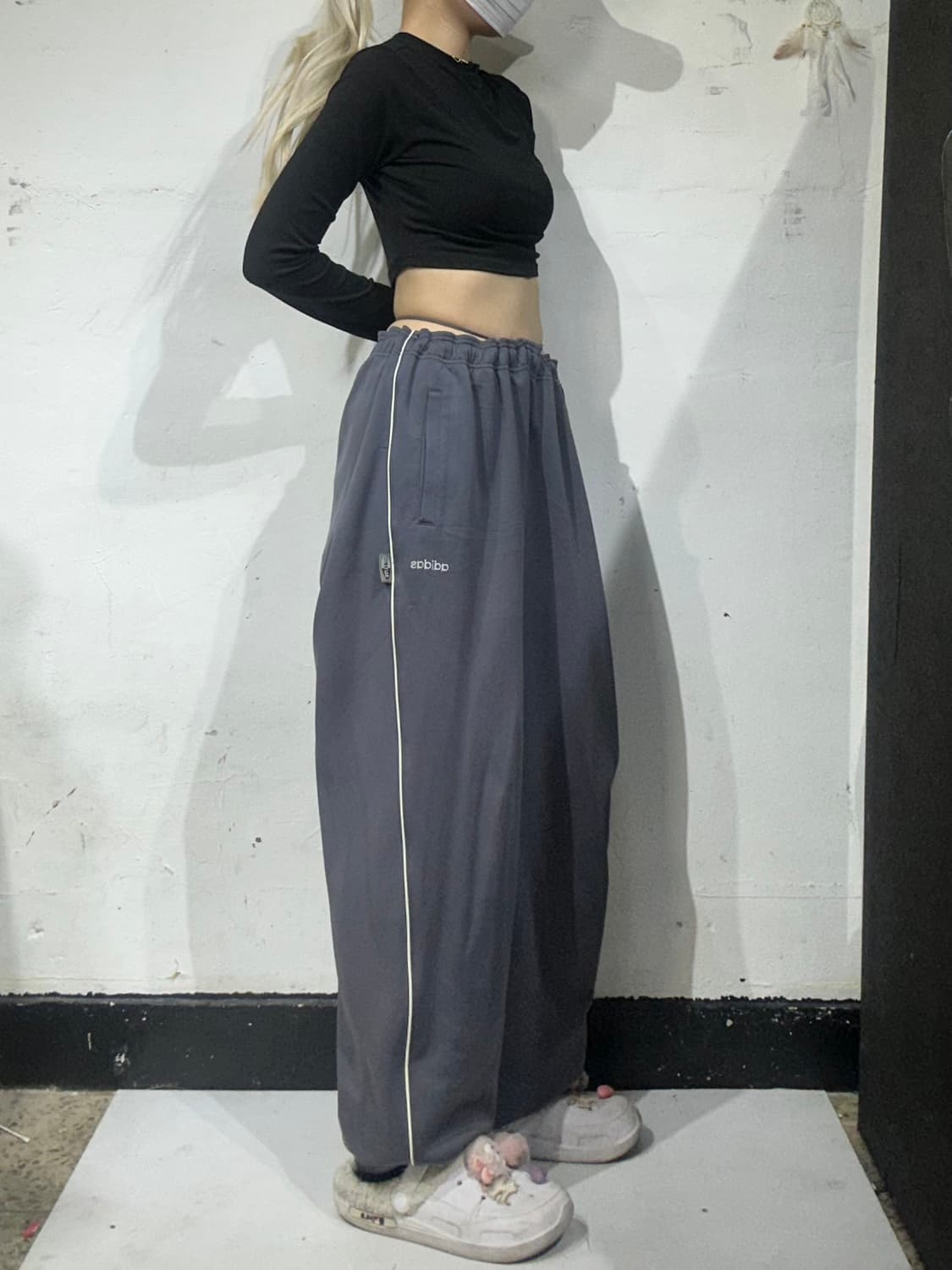 아디다스 차콜 와이드 화이트 사이드 라인 벌룬핏 추리닝 바지 L 상품이미지1