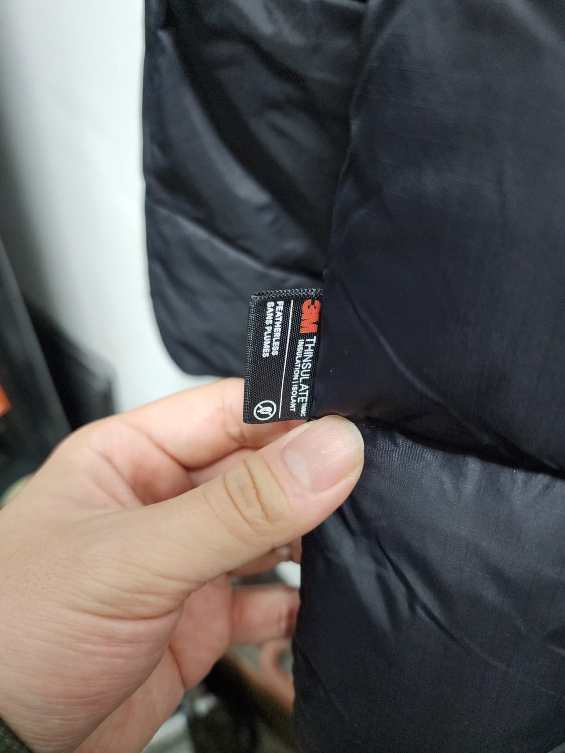 뉴에라 백로고 블랙 패딩  상품이미지4