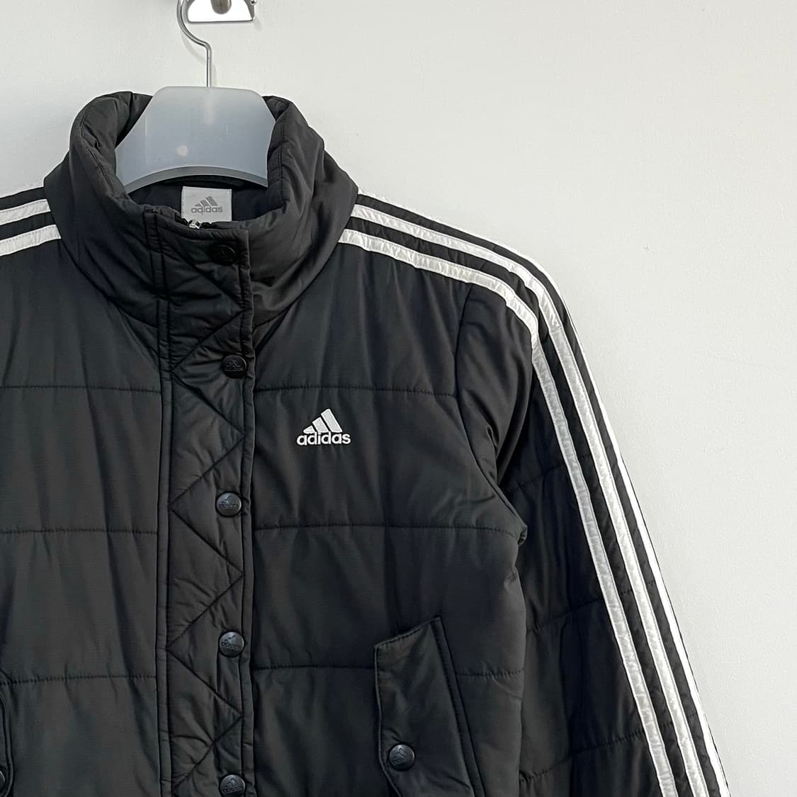 아디다스 딱붙핏 크롭 블랙 숏패딩 상품이미지5