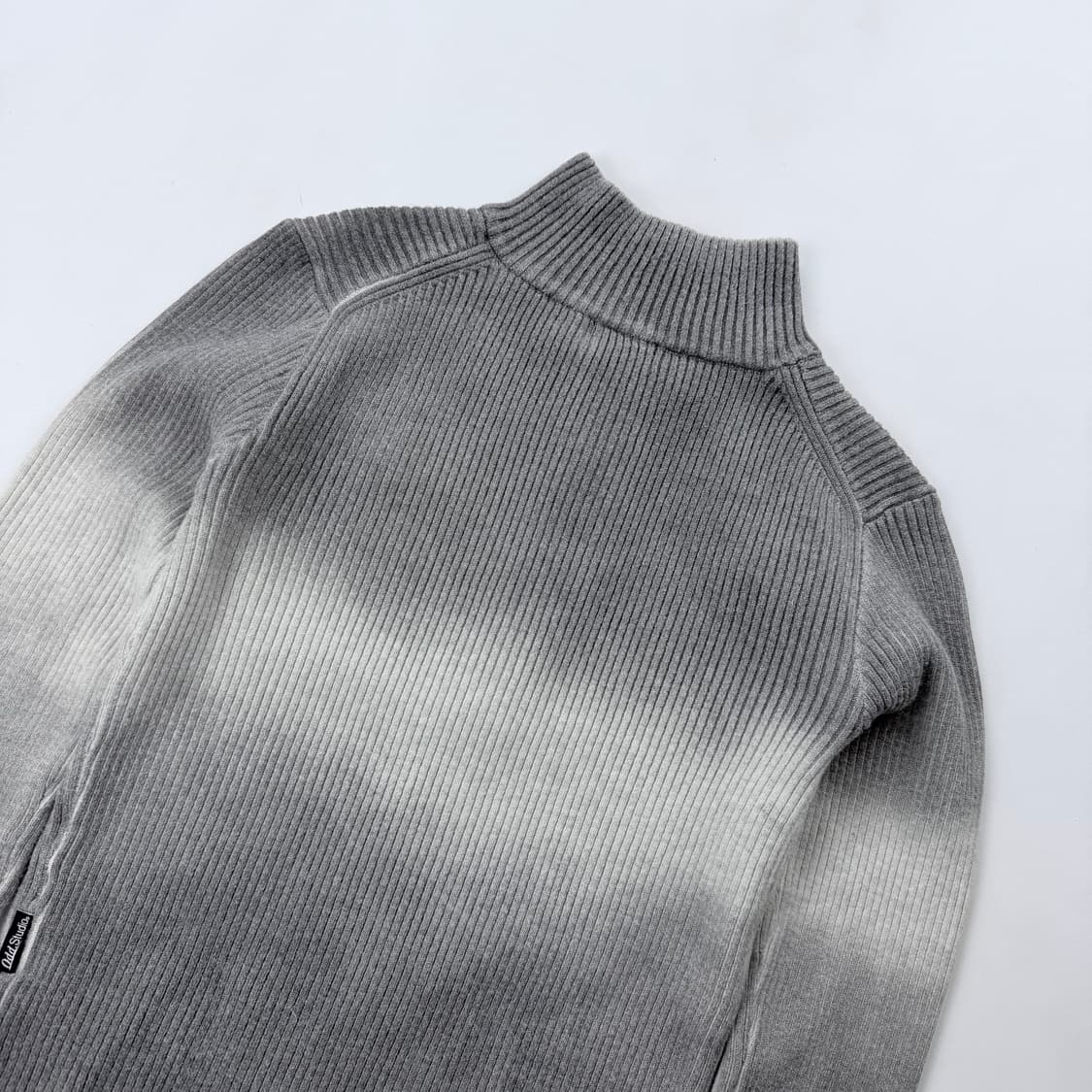 오드스튜디오 사선 그라데이션 니트 집업 상품이미지7