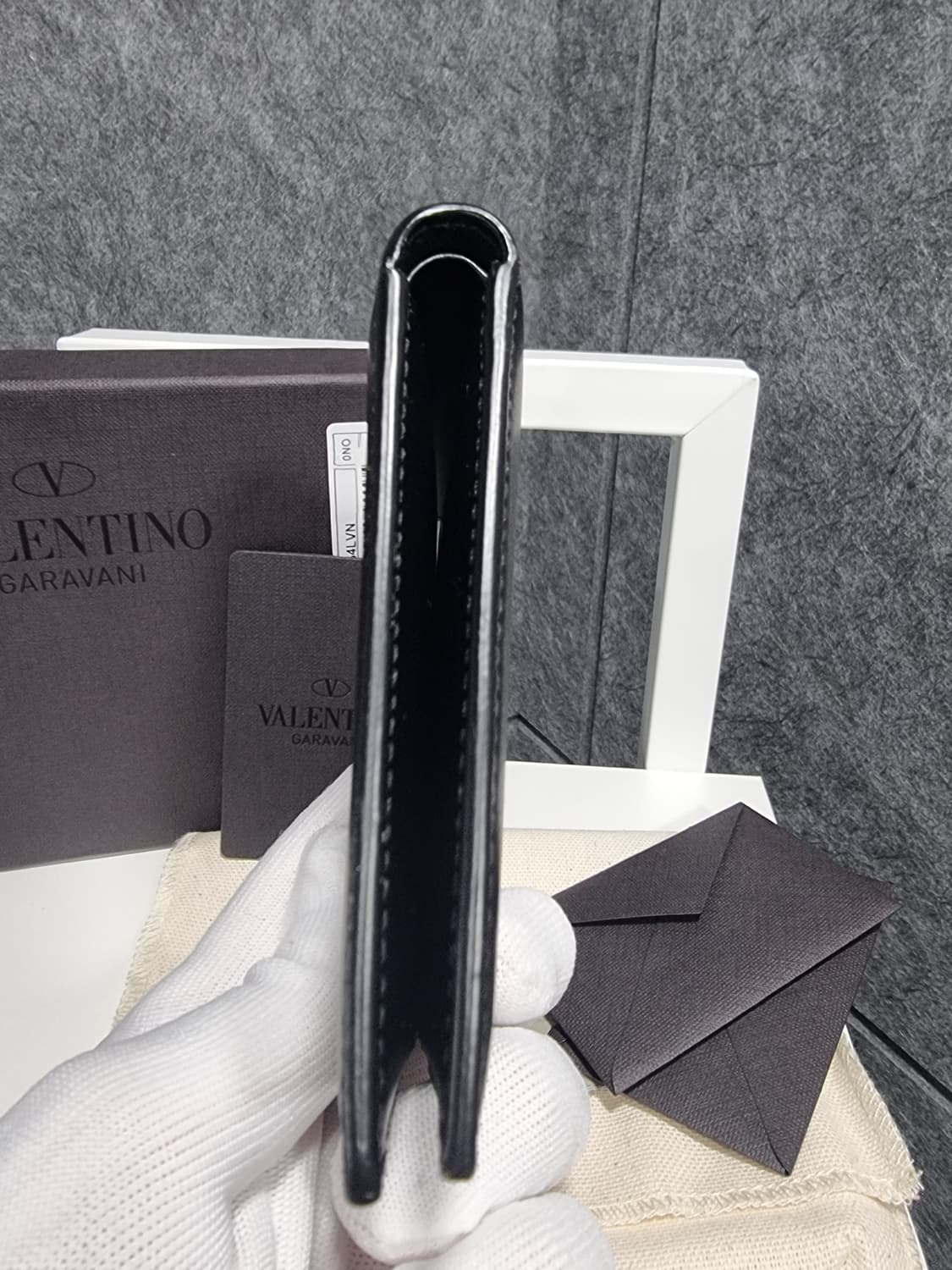 발렌티노 가리바니 VLTN 로고 남성 반지갑 상품이미지4