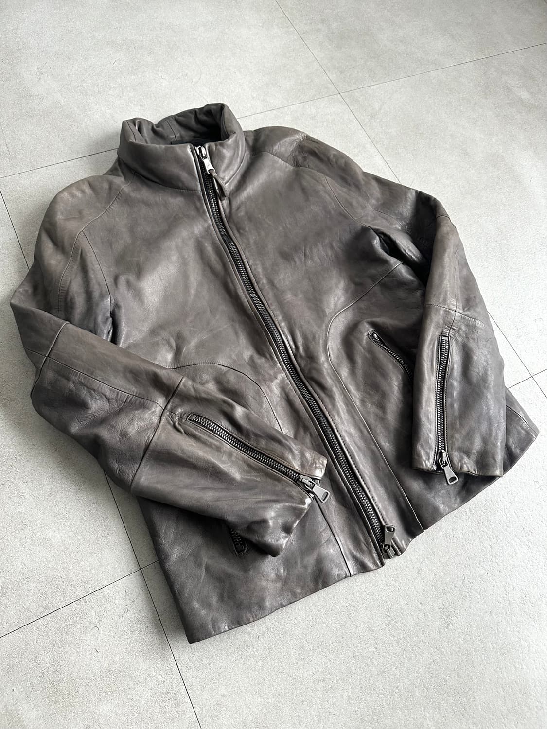 가렛 애쉬그레이 램스킨 하이넥 집업 레더 자켓 상품이미지2