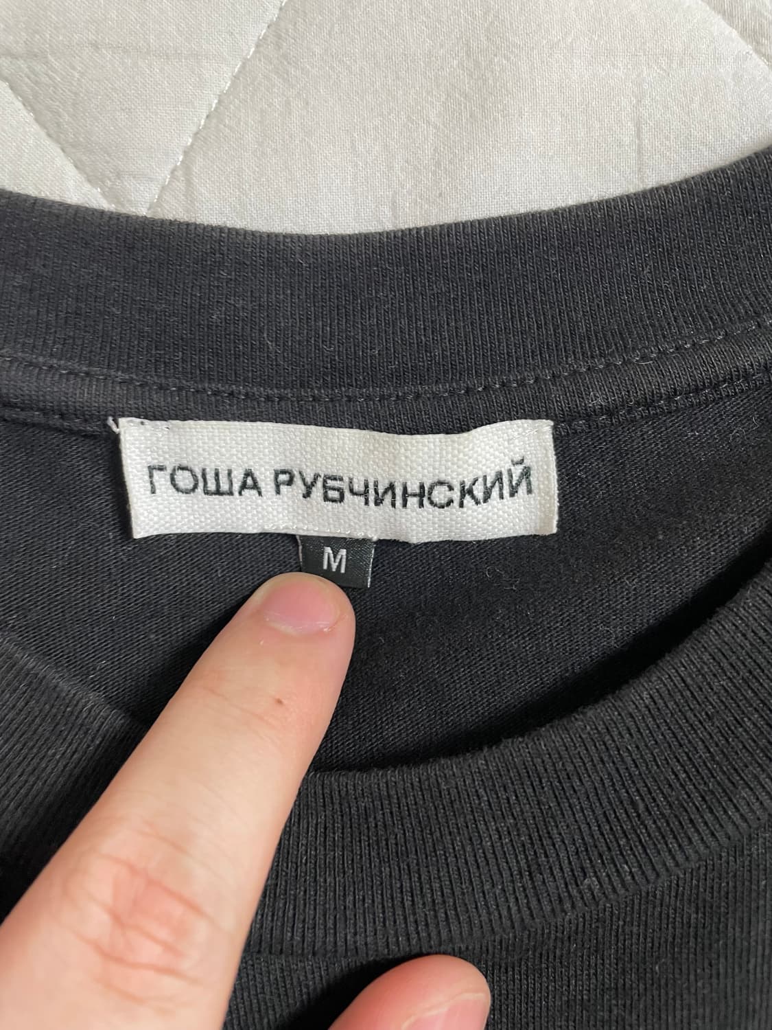 [M] 고샤 루브친스키 블랙 반팔 티셔츠 상품이미지2