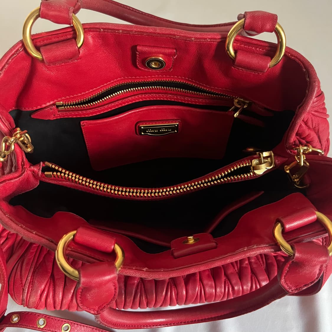 미우미우 2-way 마테라쎄 레더 백 상품이미지10