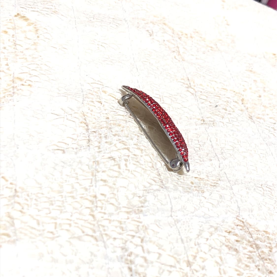 Red Cubic Lip Brooch 상품이미지5