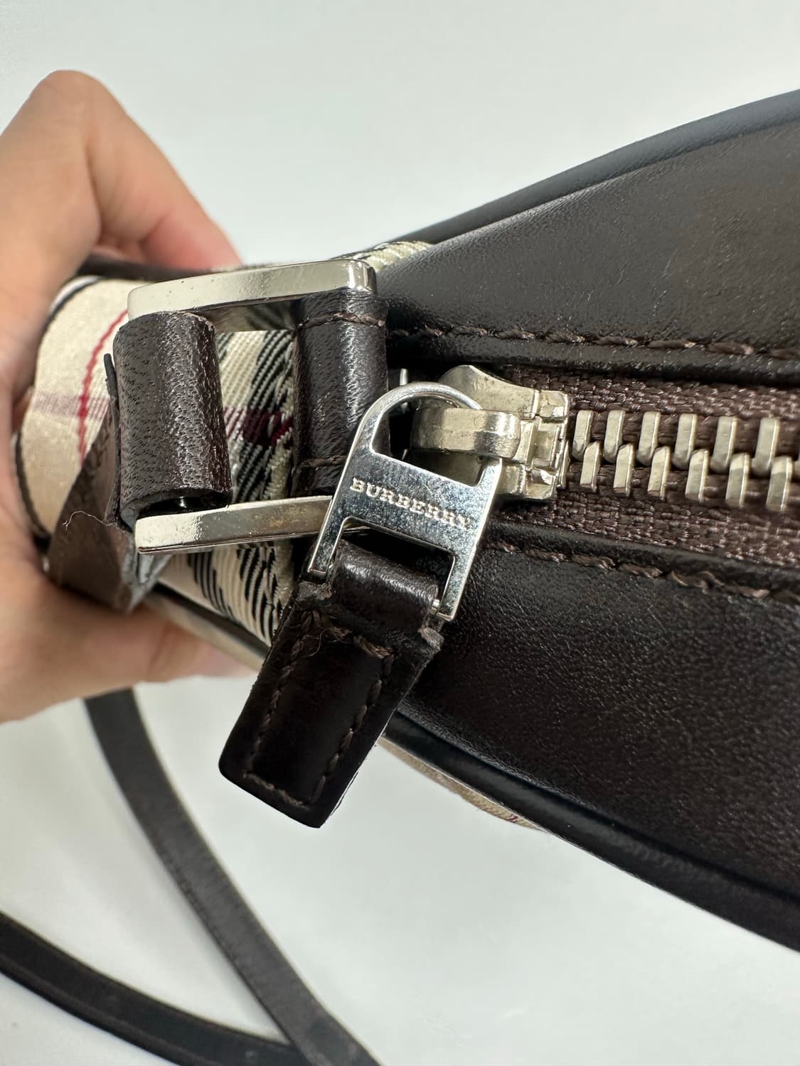 버버리 체크 메탈 로고 카메라백 크로스백 상품이미지9