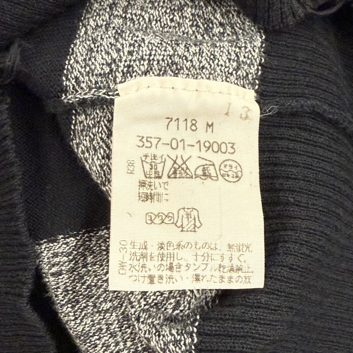 비비안웨스트우드 블랙 그레이 스트라이프 브이넥 가디건  상품이미지6