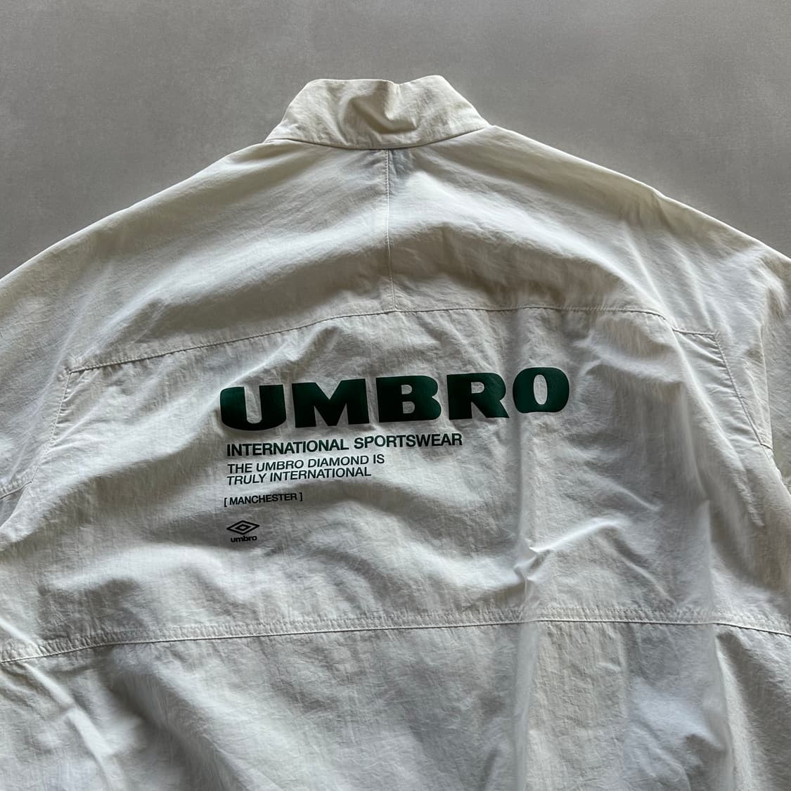 [M]엄브로 빅로고 우븐 아노락 바람막이 상품이미지2