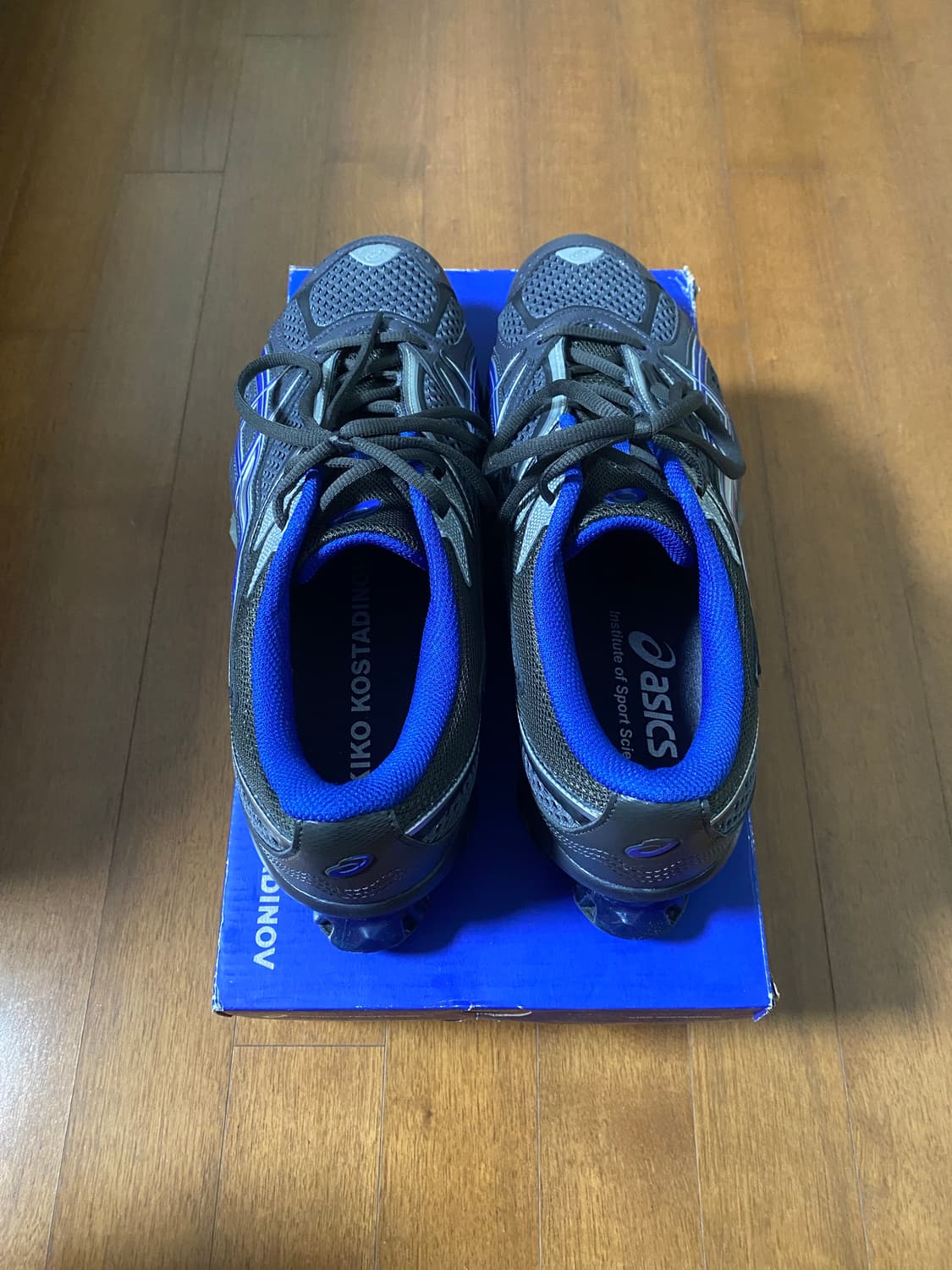 [282.5] 아식스x키코 코스타디노브 젤 퀀텀 지엔치아 다크 그레이 상품이미지3