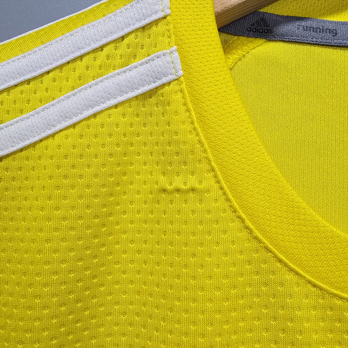 아디다스(ADIDAS) 옐로우 로고 나시 티셔츠 100 상품이미지3