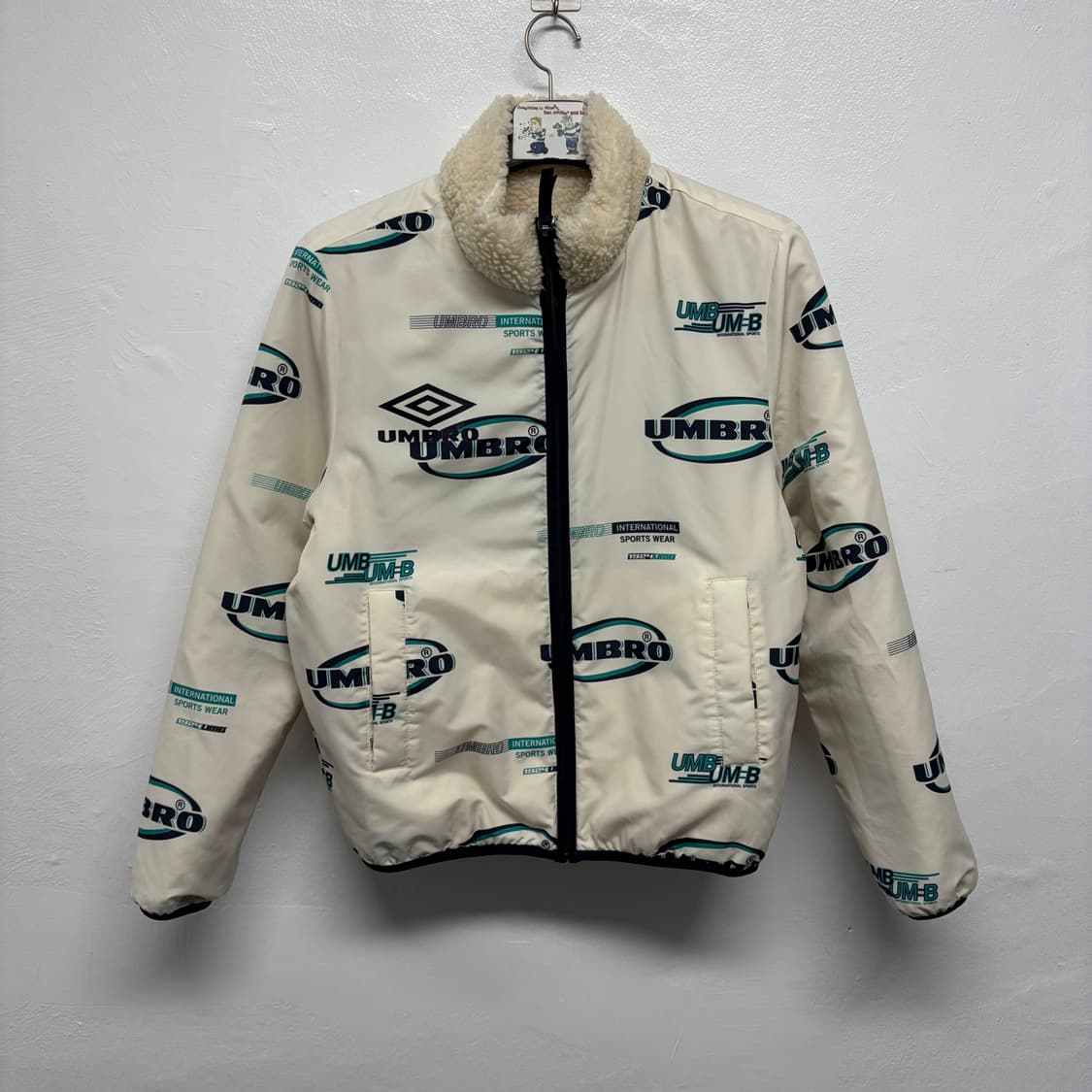 엄브로 빅로고 리버서블 플리스 상품이미지4