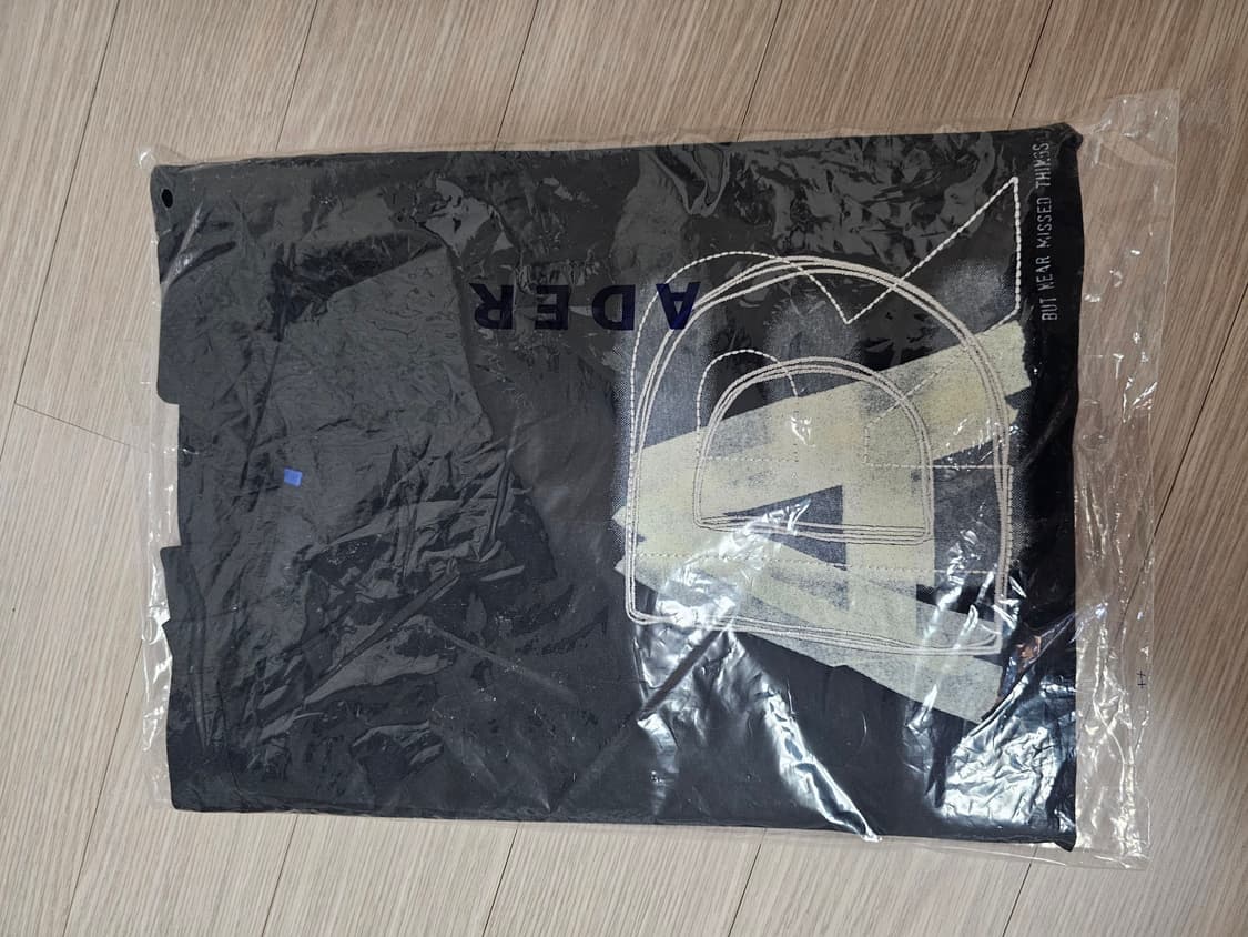 아더에러 레이어로고 느와르 반팔티 판매합니다  상품이미지5