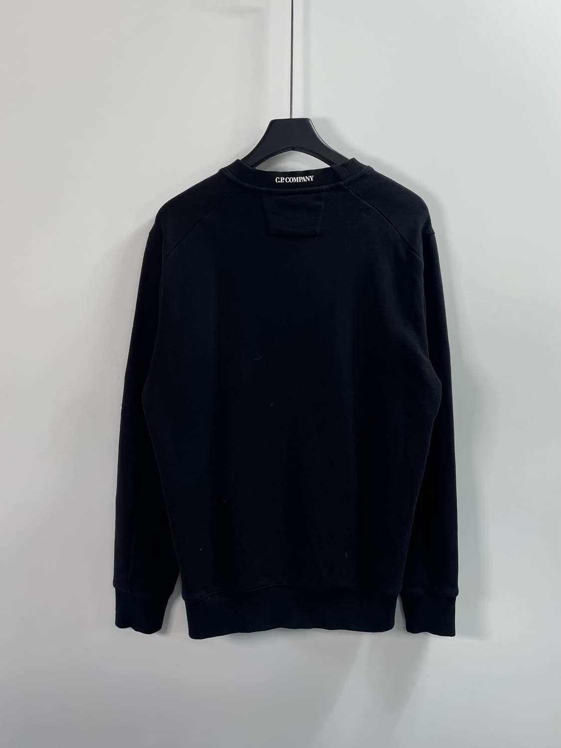 CP컴퍼니 렌즈 블랙 맨투맨 (on.565) 상품이미지3