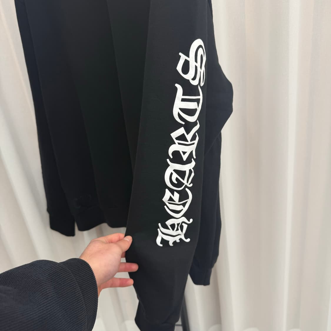 [25년/L] 크롬하츠 넥 로고 맨투맨 블랙 상품이미지3