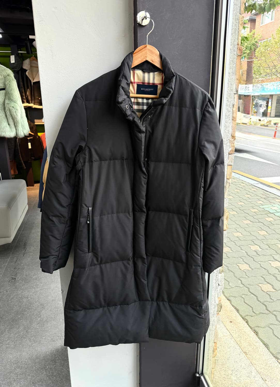 66/ 버버리 체크안감 베이직 롱패딩 상품이미지2