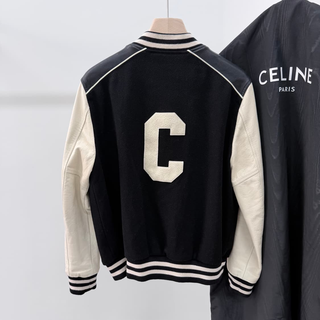 [A+급/46] 셀린느 C 로고 테디 바시티 자켓 블랙 상품이미지5