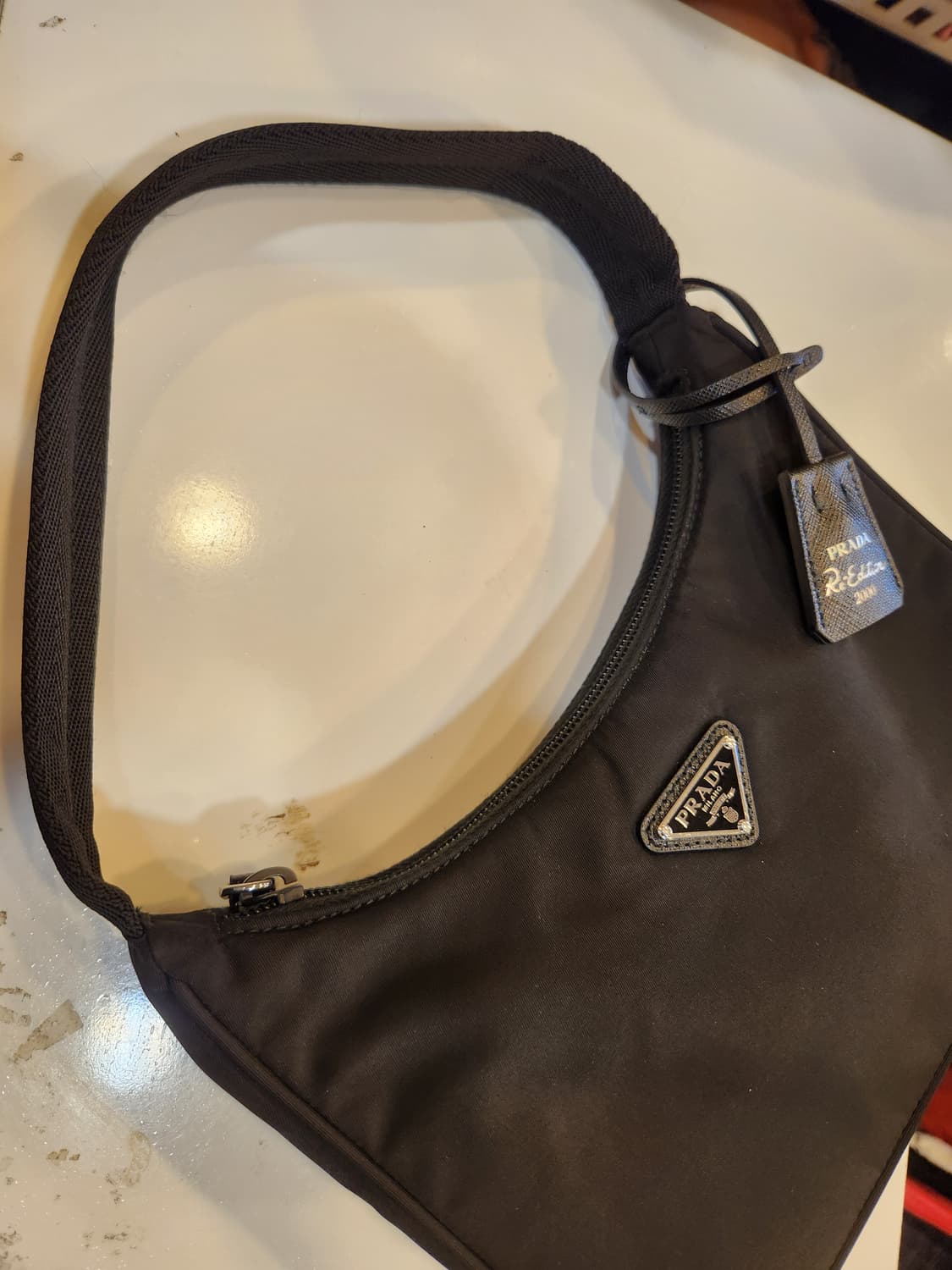 프라다 리에디션 2000 블랙 호보백 상품이미지3