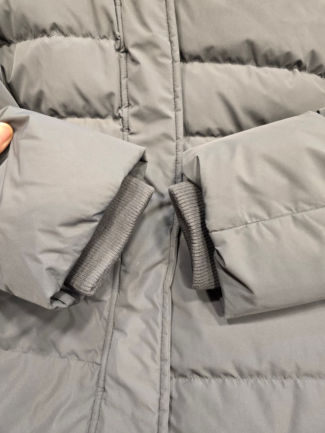 게스 GUESS 덕다운 롱패딩 S 상품이미지5