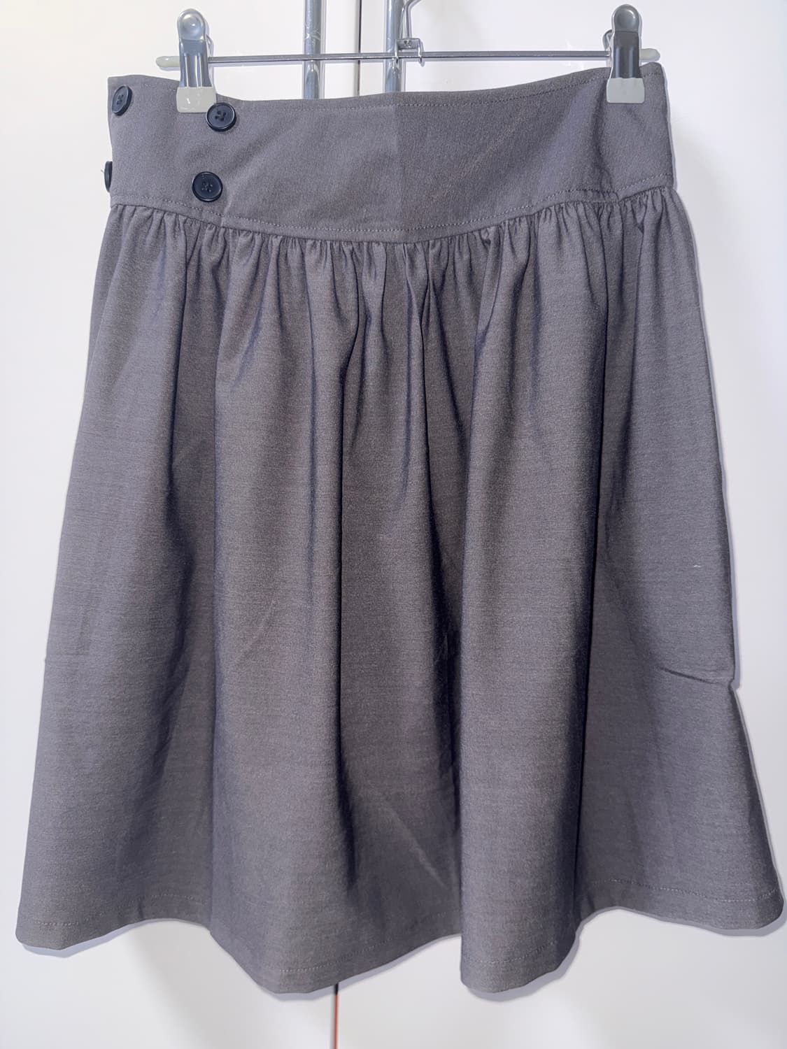 투버튼 차콜 미디스커트 상품이미지1