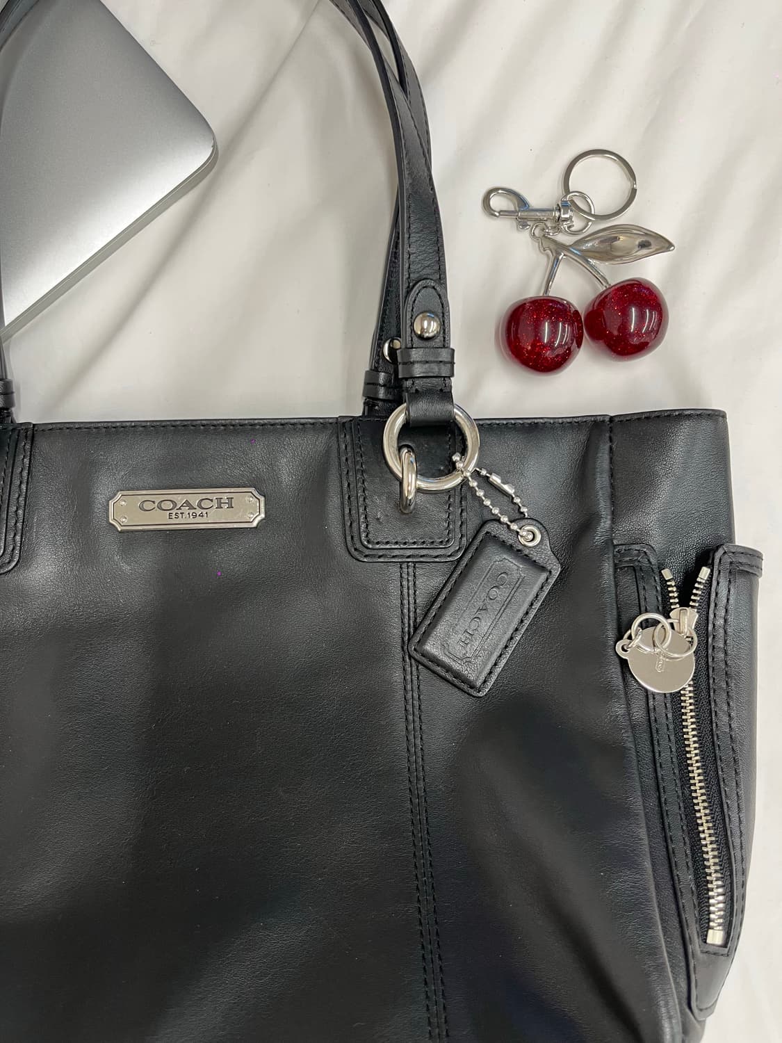 Coach Black Square Shoulder Bag 상품이미지3