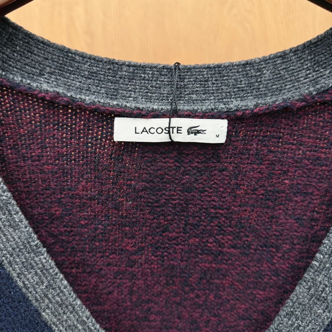 라코스테 브이넥 니트 가디건 와인 그레이 배색 레더 로고 탭 네이비 상품이미지7