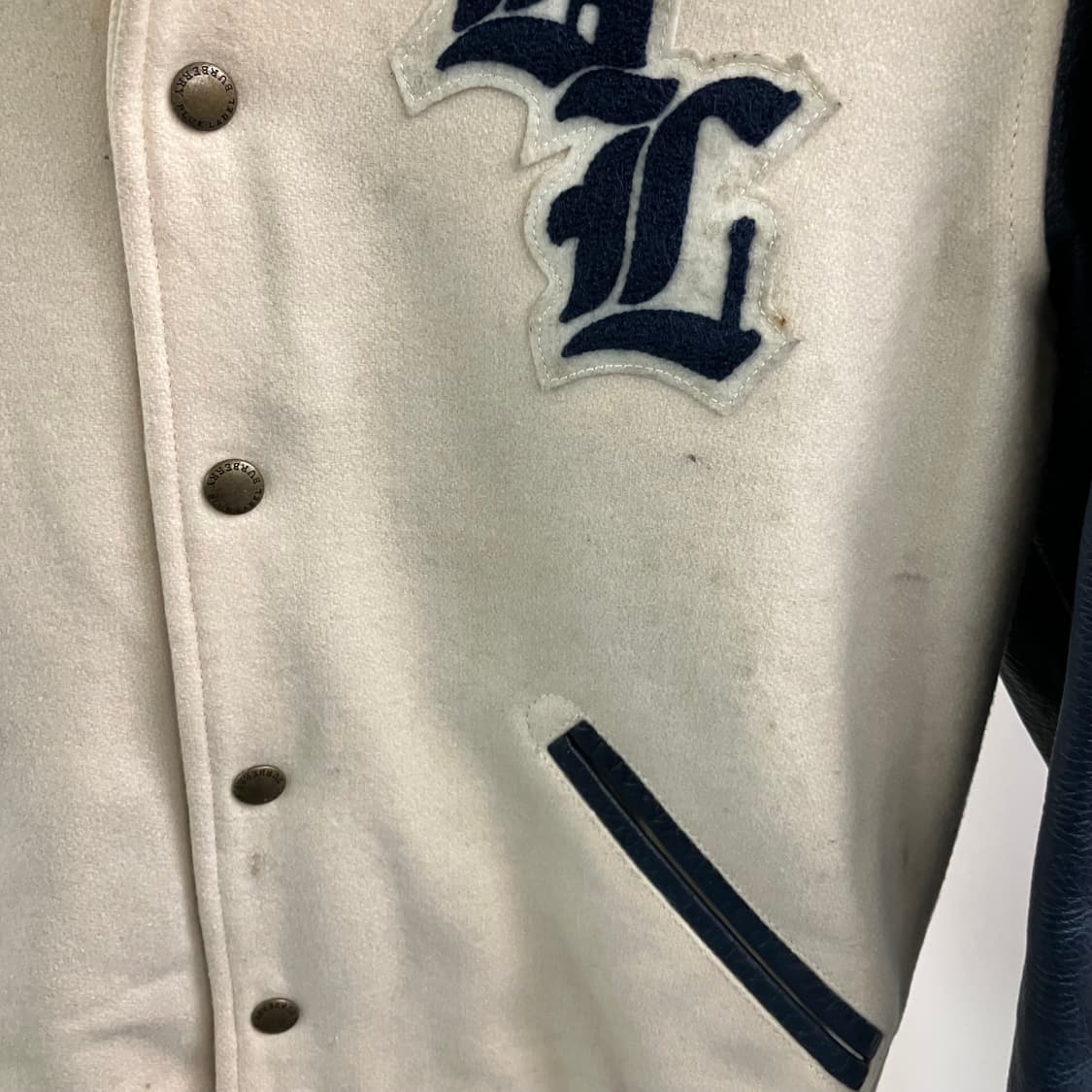 버버리 블루라벨 로고 와펜 가죽 소매 스타디움 자켓 M 상품이미지6