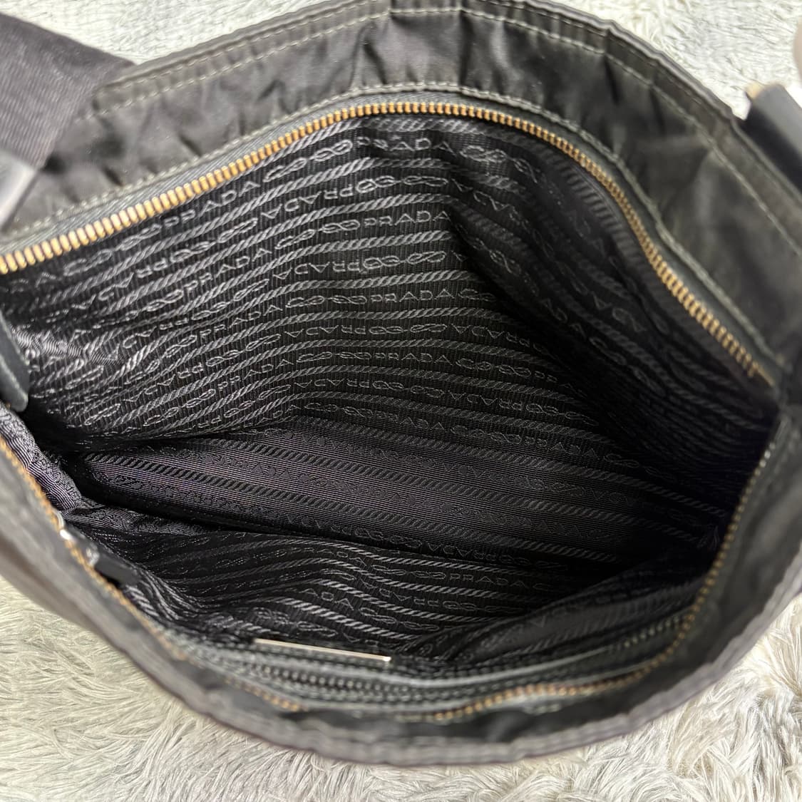 프라다 리나일론 크로스백 블랙 상품이미지3