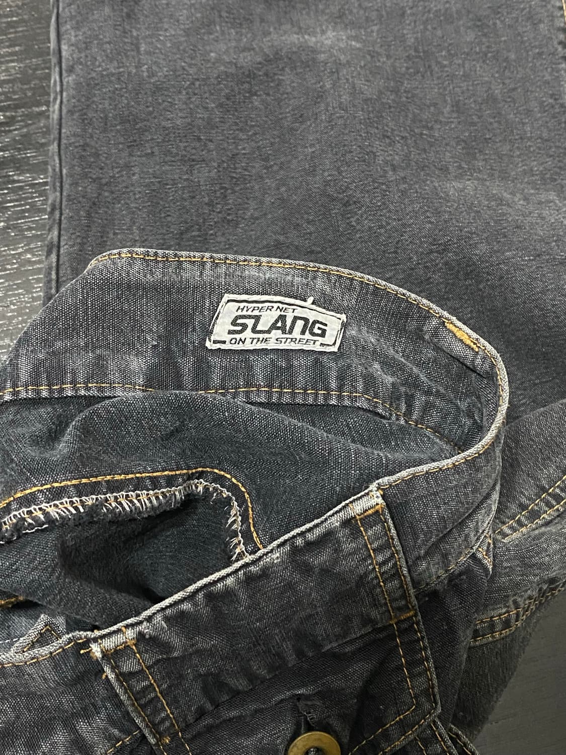 Slang 백 절개 디테일 로우라이즈 팬츠 상품이미지9