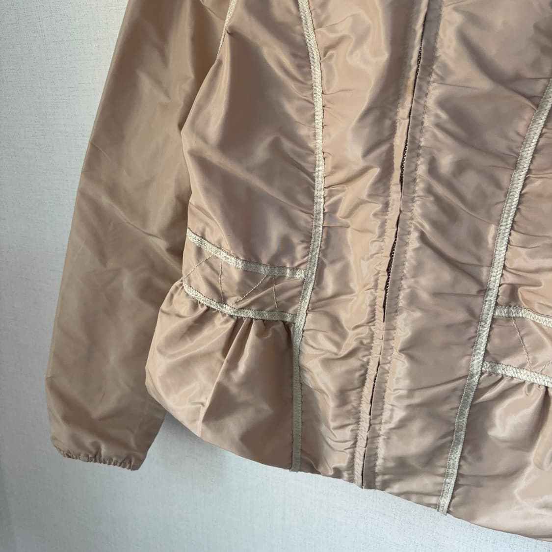 Beige nylon shirred jacket 상품이미지3