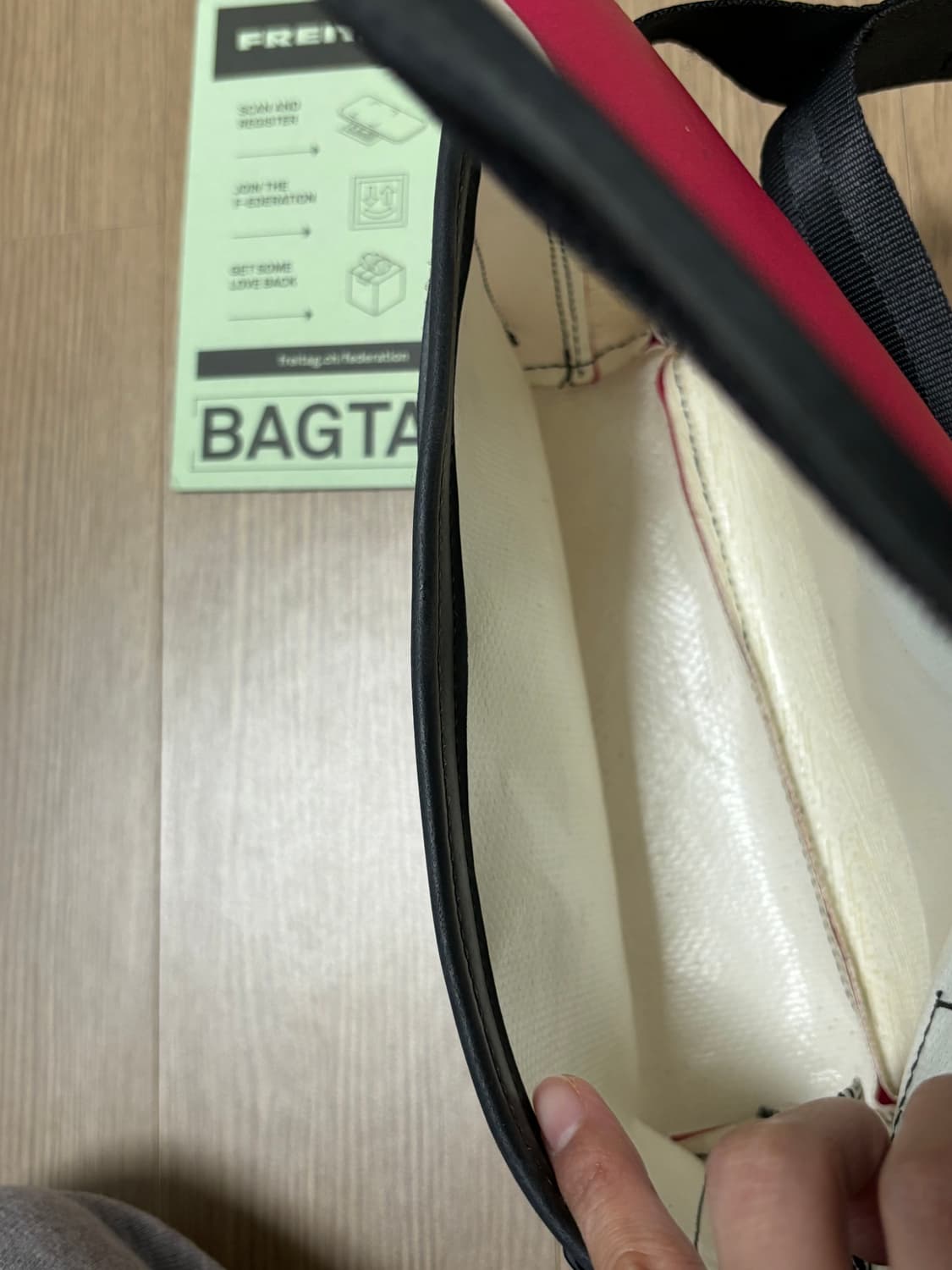 프라이탁 핑크 화이트 크로스백(제이미) 상품이미지4