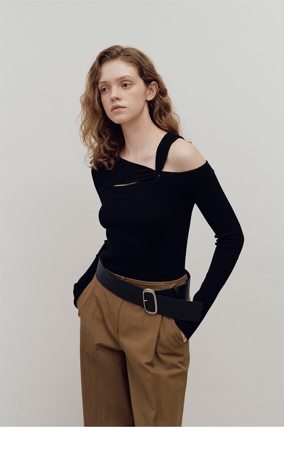 레이브 트위스트 컷아웃 니트 블랙 s 상품이미지1