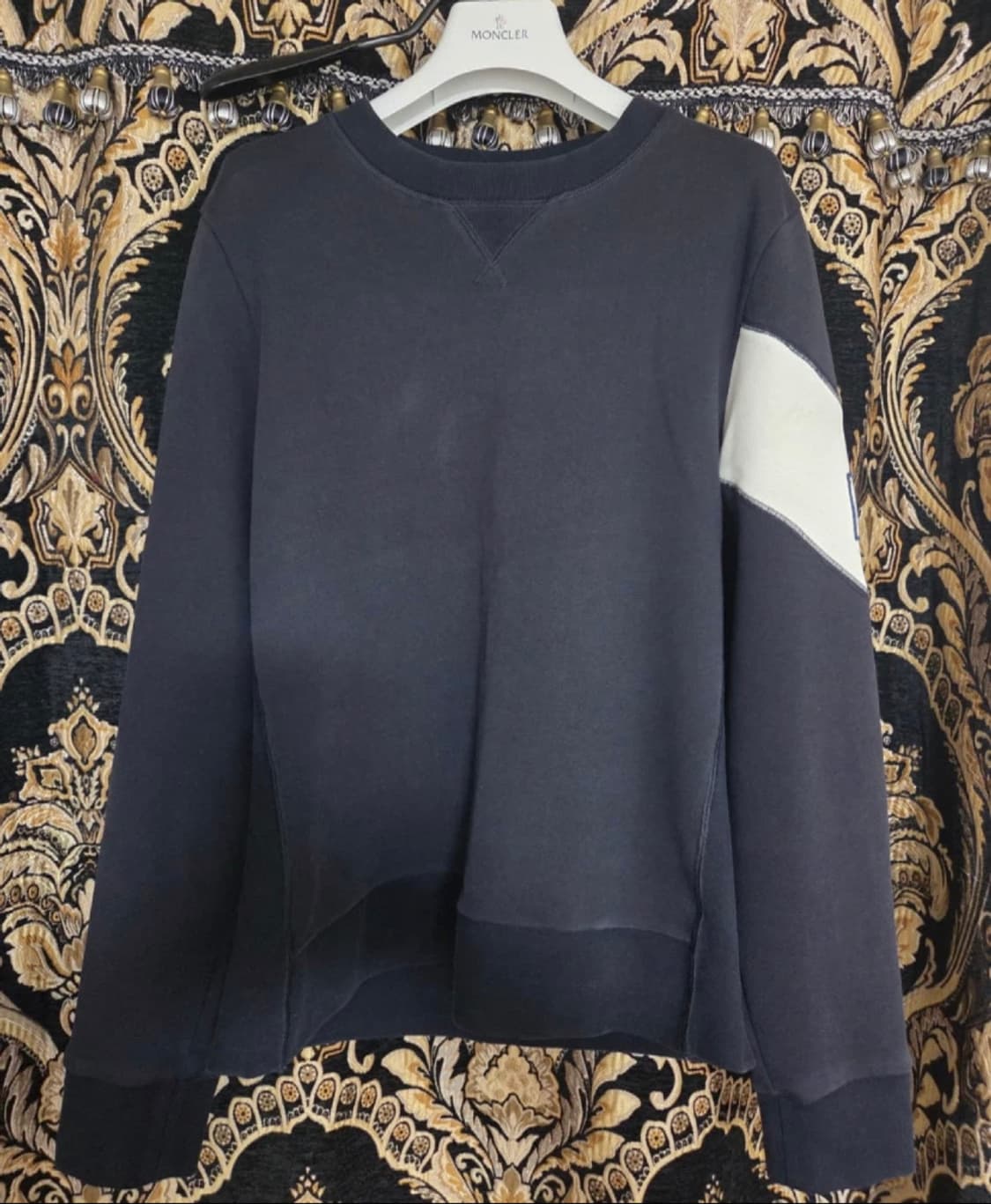 [정품] 몽클레어 감마블루 배색 패치 맨투맨 블랙 S 상품이미지1