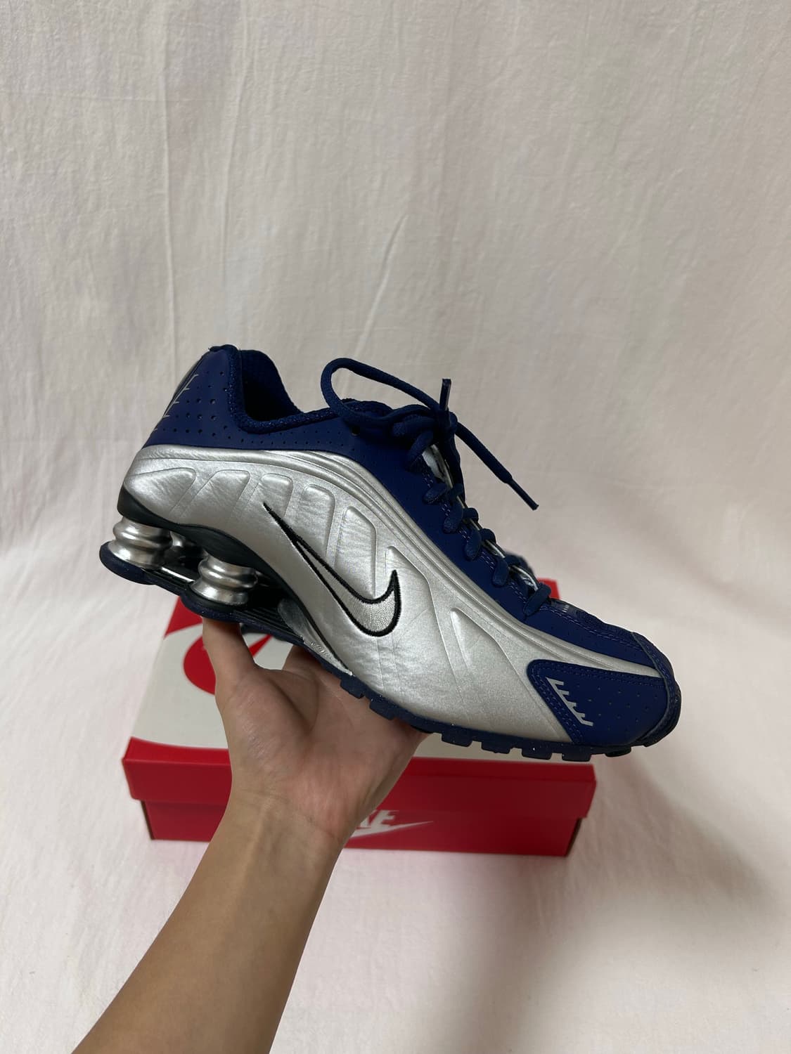 나이키 샥스 R4 네이비/실버 250mm 상품이미지3