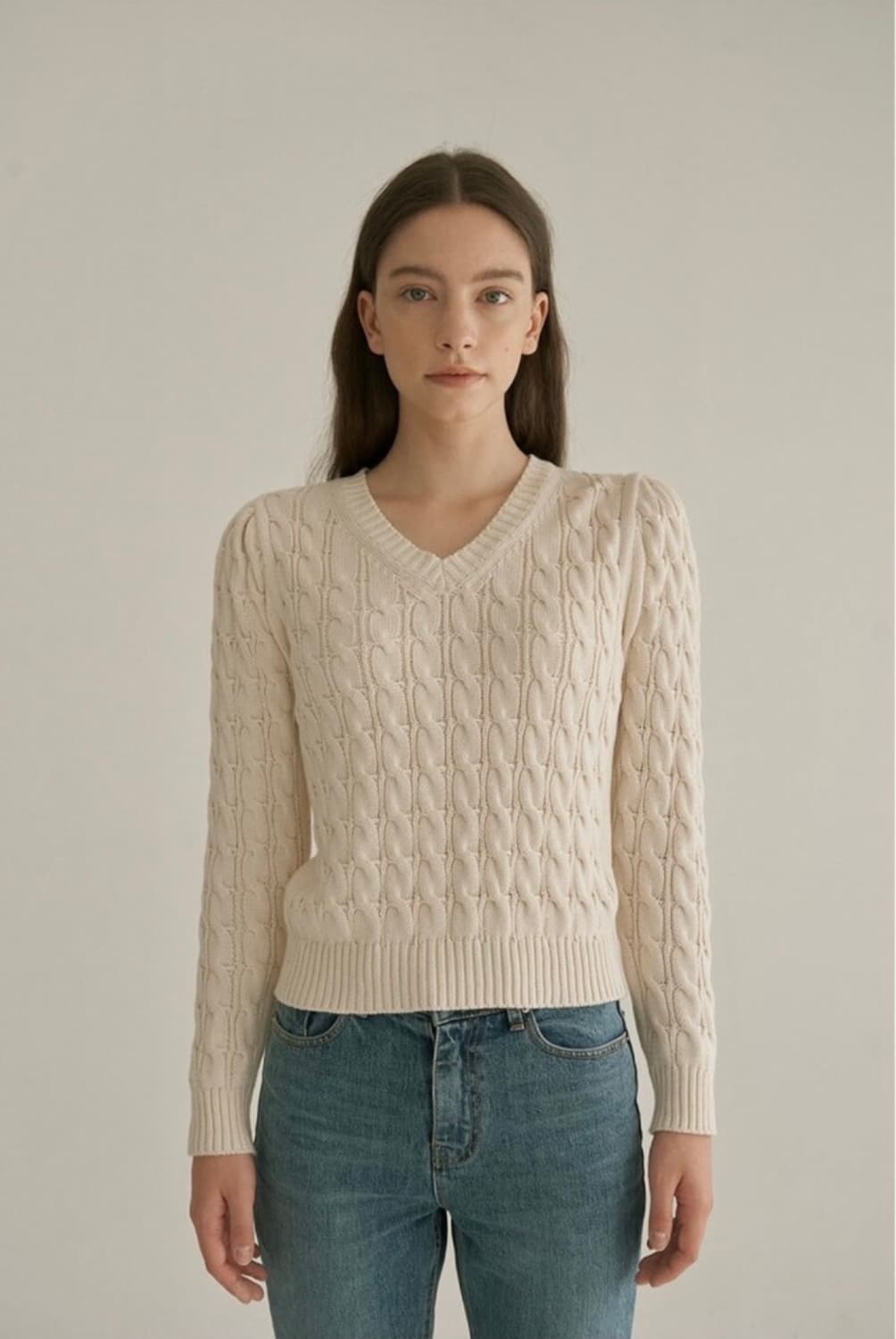 패브릭컬러지 롱 슬리브 케이블 니트 아이보리 상품이미지1