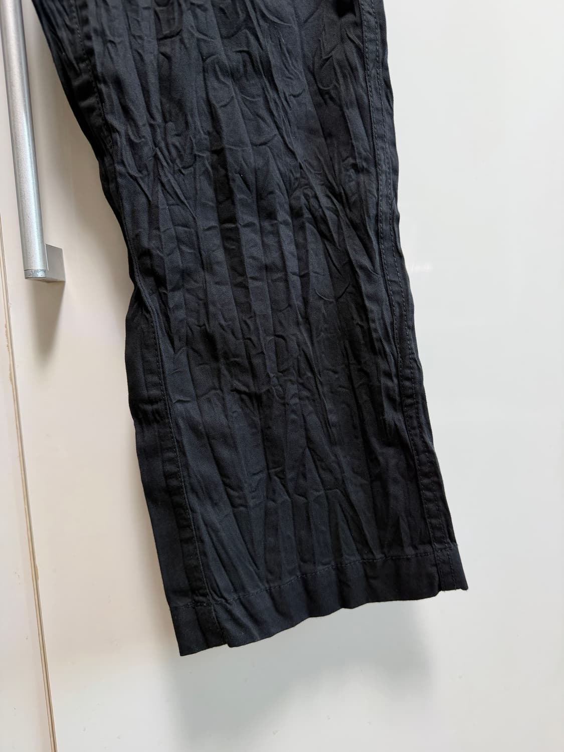 이세이 미야케 맨 크링클 팬츠 블랙 2 상품이미지4