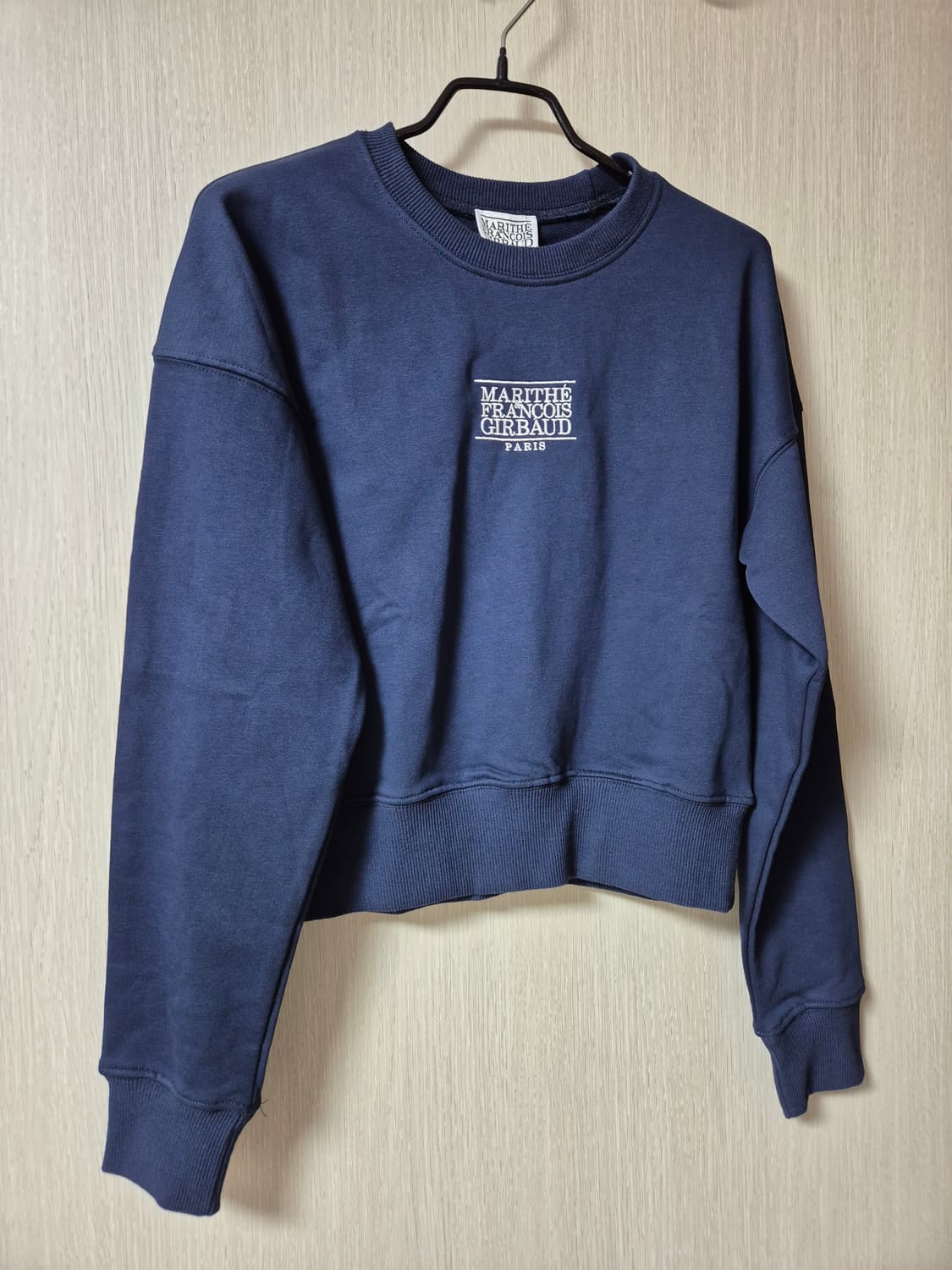 (새제품) 마리떼 프랑소와저버 크롭 맨투맨 네이비 상품이미지1