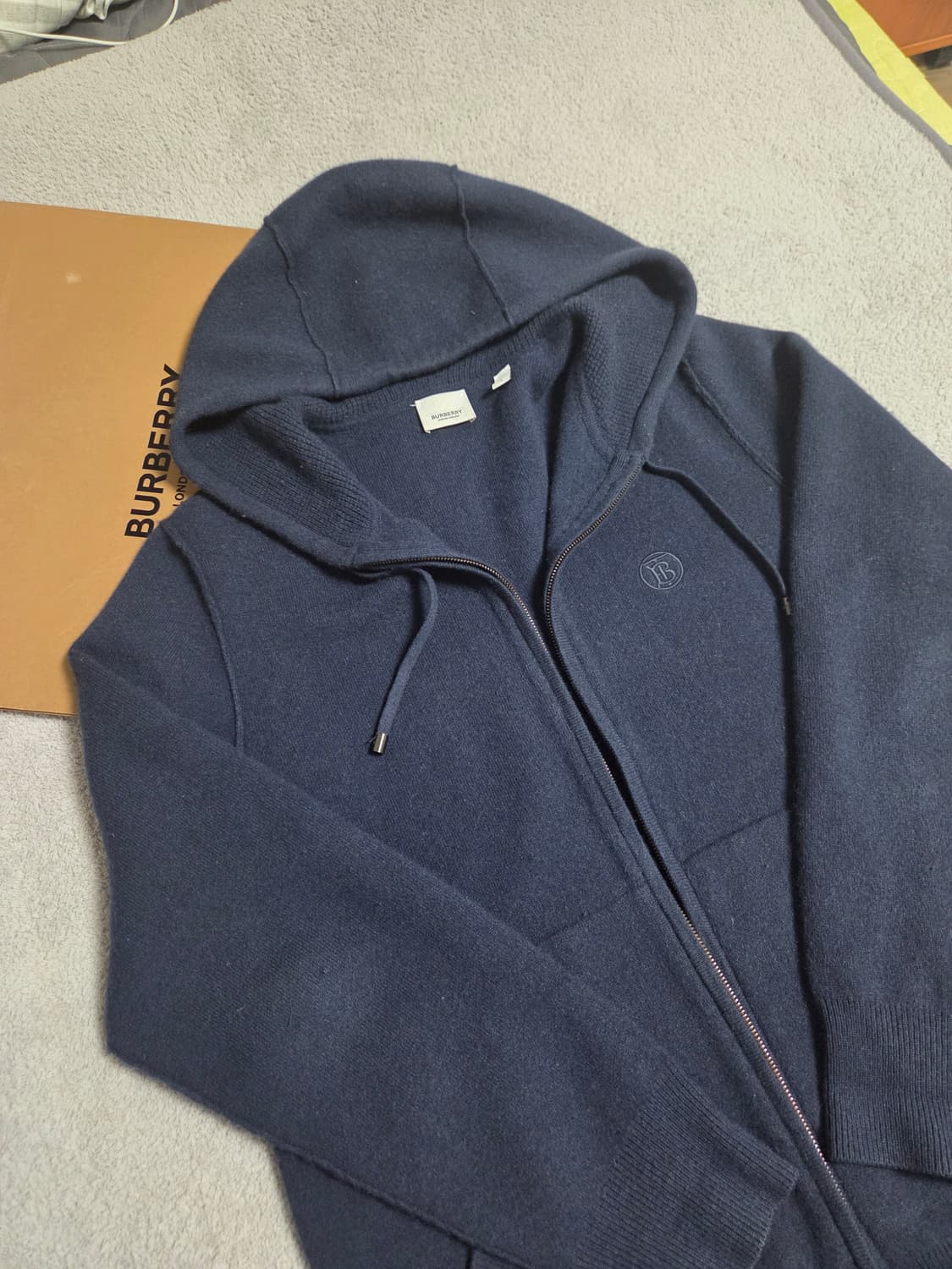 [정품] 버버리 TB 로고 케시미어 니트 후드집업 상품이미지1
