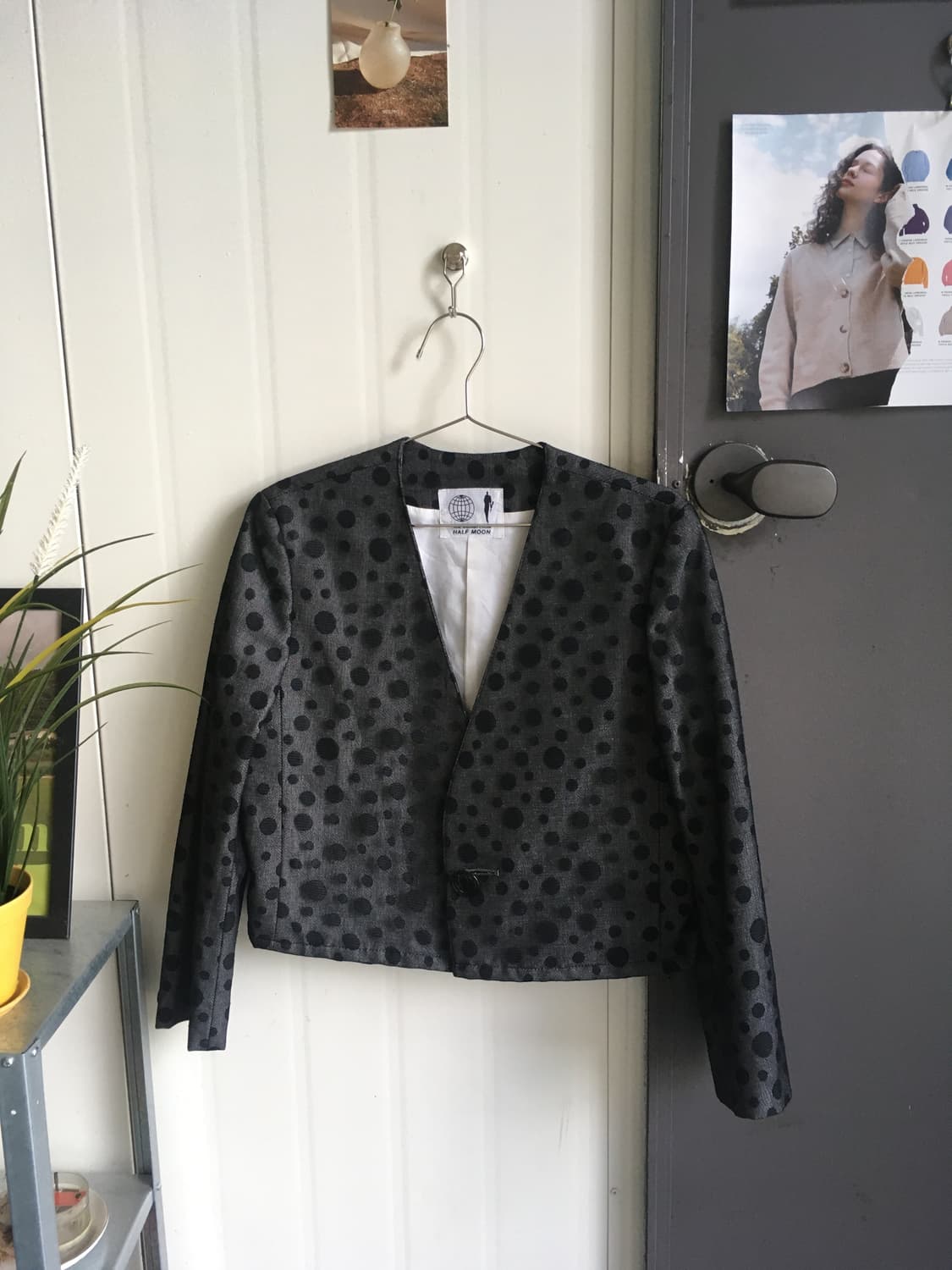 HALF MOON Black Dot Pattern V-neck Cropp 상품이미지2